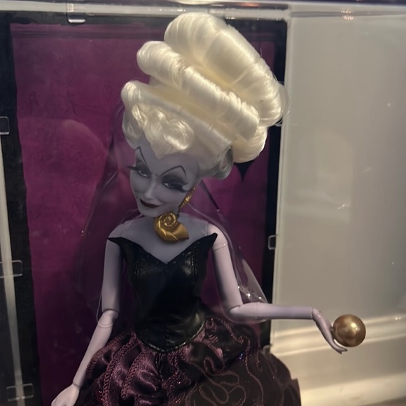 Designer Disney Villains Ursula Doll - Picture 5 of 6